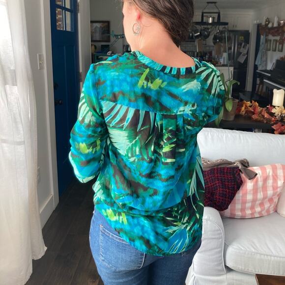 a.n.a. Green Tropical Print Blouse, Size SP - Picture 2 of 6